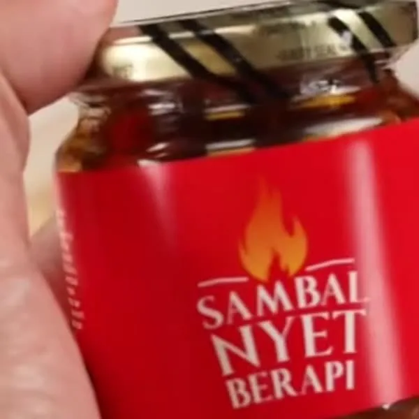 Sambal merah dalam kuali
